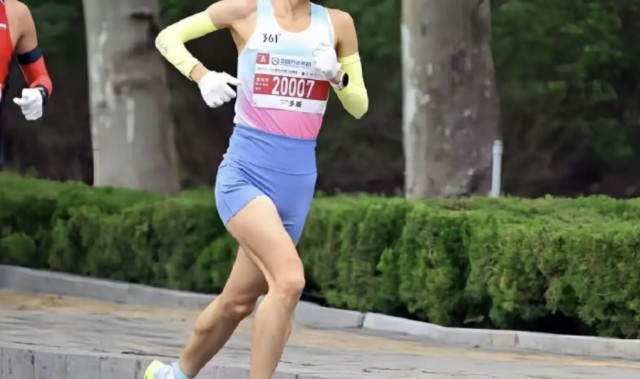 b体育app-张水华已6天未开直播！辞职后首秀敲定 4天后亮相重庆争7.5万奖金