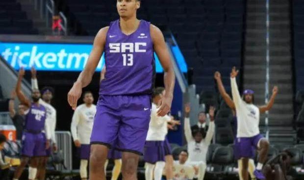 b体育app-《体育画报》：杜欧会留队 尼克斯将全力交易米切尔