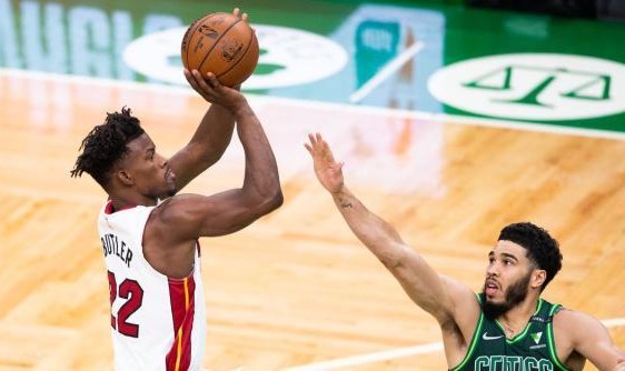 b体育app-昔日黑马重新找回状态 东部三足鼎立态势或被打破