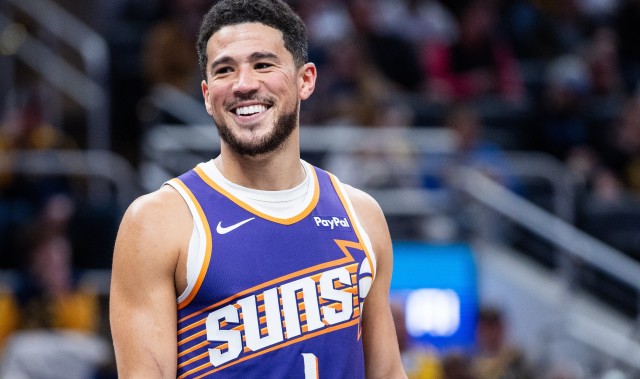 b体育-恭喜！布克生涯35+场数达112场 超越恩比德&amp;浓眉升至历史第25