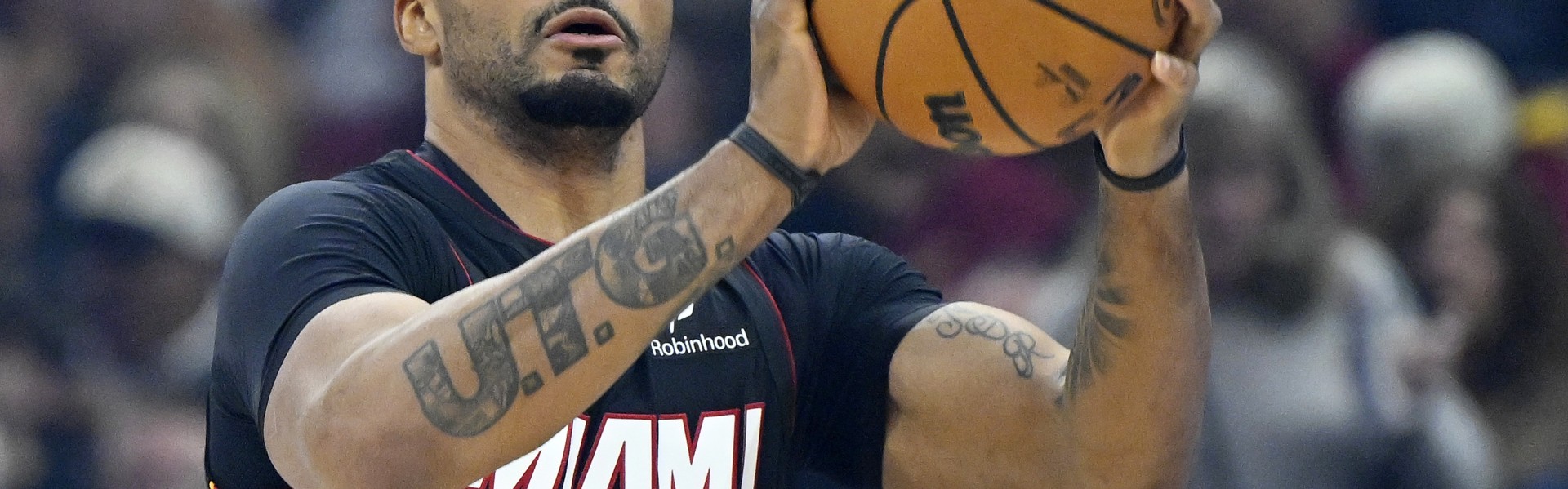 b体育官网-热火迎战76人 鲍威尔缺阵 维金斯&amp;哈克斯&amp;希罗出战