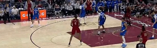 b体育官网-米切尔不讲理干拔三分投进，生涯总得分突破15000分