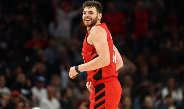 b体育下载-都挺能抢！克林根11分15板5助3帽&amp;庄神6分17板4助2断