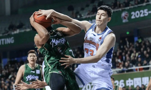 b体育-新疆男篮这也能输？最后时刻落后1分，竟4罚0中，球迷：真丢人啊